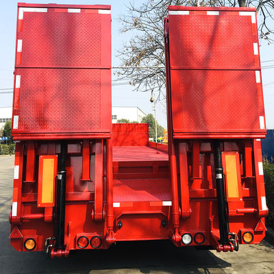 ABS-Anti-Block-Bremssystem Ausgestattet mit CIMC HUAJUN 3-Achsen-Low-Bed-Semi-Trailer mit Hydraulikrampe HJGMCK20069